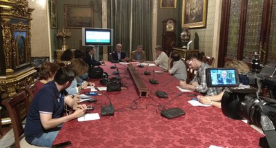El delegado de Hábitat Urbano, Antonio Muñoz, en un momento de la intervención en la que explica a los medios de comunicación las nuevas inversiones previstas