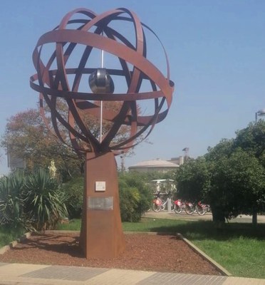 Aspecto que presenta la esfera de la Plaza de Cuba tras los trabajos de conservación a que ha sido sometida