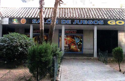 Elementos publicitarios disconformes con la normativa instalados en el establecimiento 