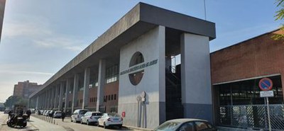 Fachada del edificio de la estación a la Avda. Torneo