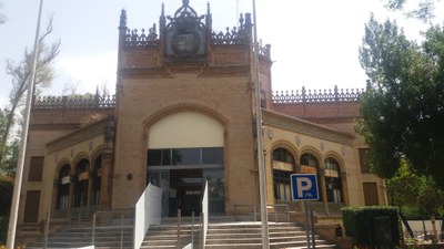 Fachada principal de entrada al Pabellón Real 