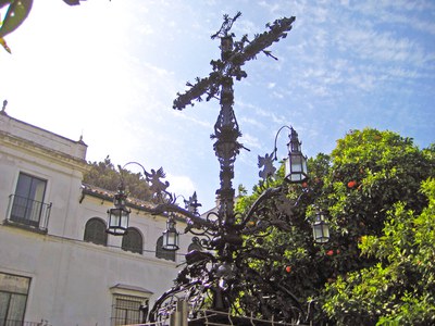 Detalle de los cuatro brazos rematados con cabezas de dragones que presenta esta Cruz
