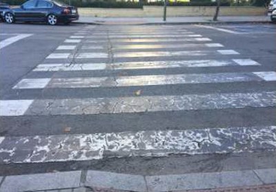 Ejemplo del mal estado de la calzada de la calle Pedro Romero 