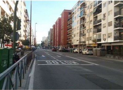 Imagen de la calzada de la Avda. Virgen de Luján en la actualidad