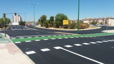 Aspecto de la rotonda de acceso al barrio tras las obras realizadas